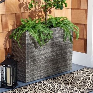 Safevieh 3 planters